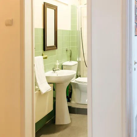 Aquilla Family 207 Homestay Lisbon
